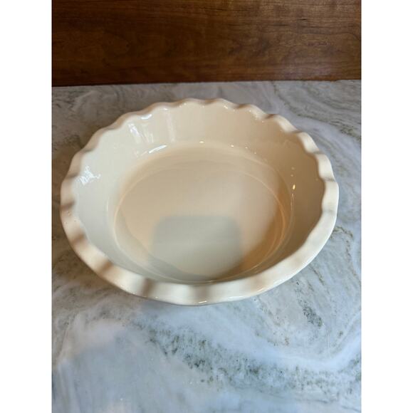 Emile Henry Williams Sonoma Ruffled Pie Dish Cream - Picture 2 of 6